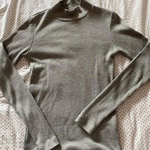 Uniqlo ribbed mock neck grey long sleeve